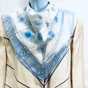 Soft Beautiful RENOMA PARIS 100% Silk 34" x 34" Blue of White Cream Floral (Sc3)